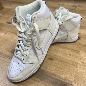 2021
Wmns Dunk High 'Sail Gum'